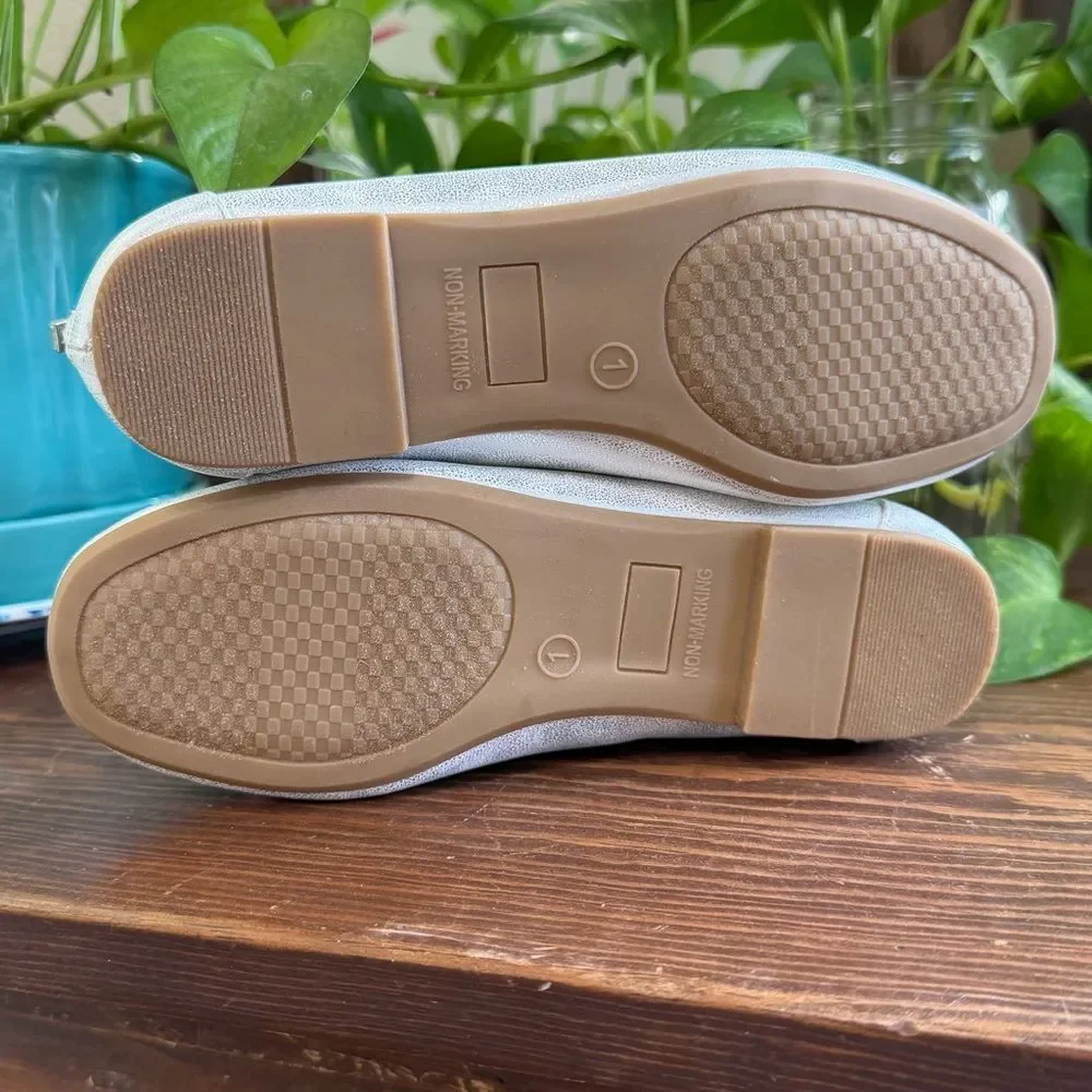 NIB- Girls’ Size 3 Nina (Cara) Silver Dress Flats W/Ballet Straps
